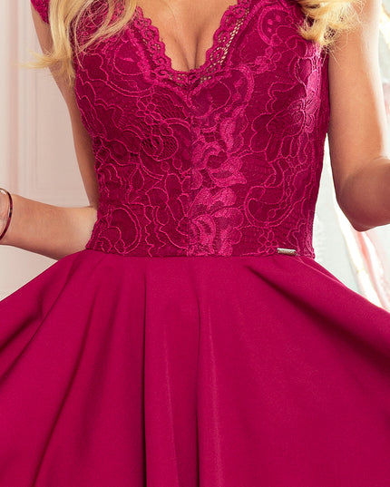 14025-6-300-4 PATRICIA - Kleid mit längerem Rücken mit Spitzenausschnitt - Burgunder Farbe-6