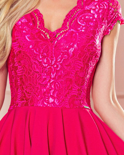 16658-5-300-6 PATRICIA - Kleid mit längerem Rücken mit Spitzenausschnitt - Himbeerfarbe-5