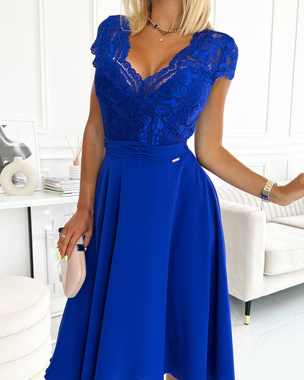 16744-3-381-3 LINDA - Chiffonkleid mit Spitzenausschnitt - blau-3