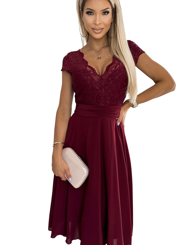17867-7-381-5 LINDA - Chiffonkleid mit Spitzenausschnitt - weinrote Farbe-7