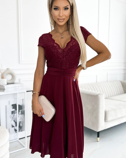 17867-1-381-5 LINDA - Chiffonkleid mit Spitzenausschnitt - weinrote Farbe-1