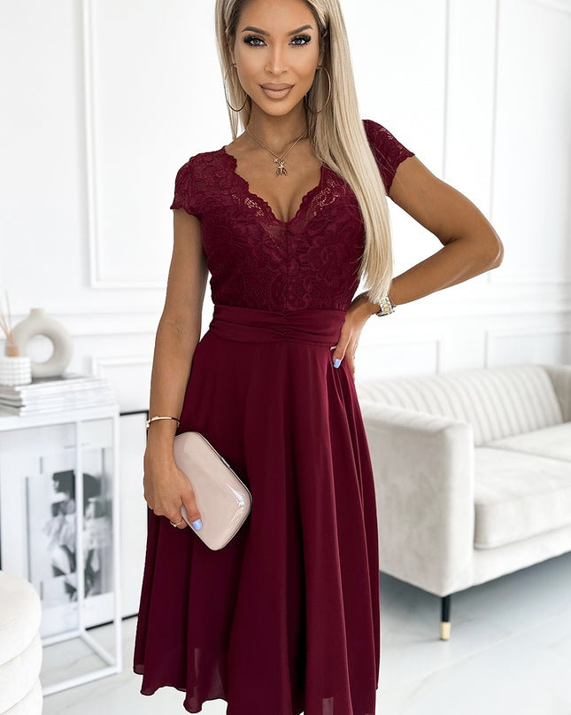 17867-1-381-5 LINDA - Chiffonkleid mit Spitzenausschnitt - weinrote Farbe-1