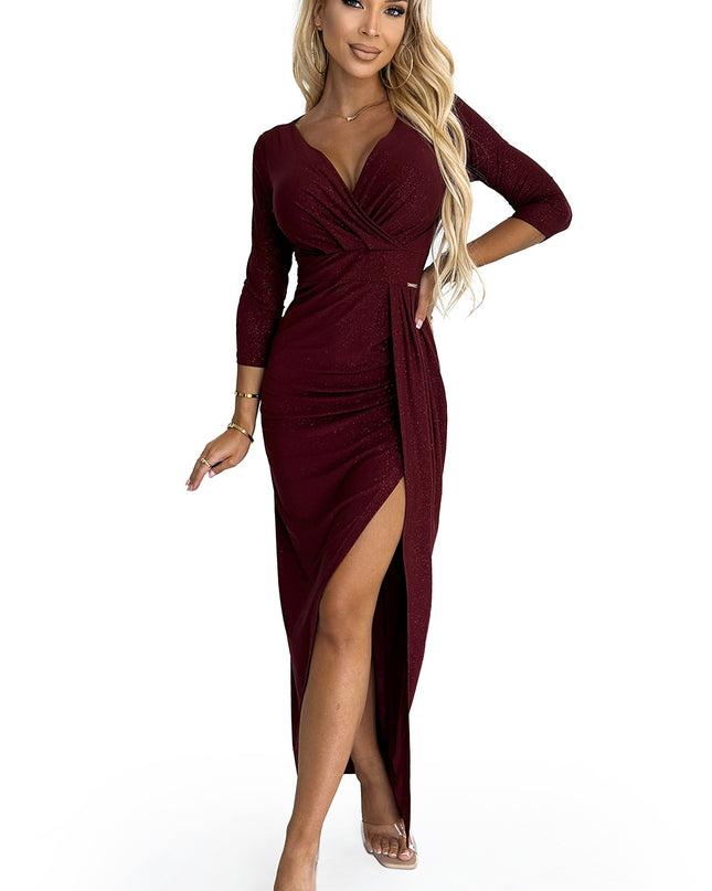 18349-7-404-5 Glänzendes Kleid mit Ausschnitt und Schlitz am Bein - weinrote Farbe-7