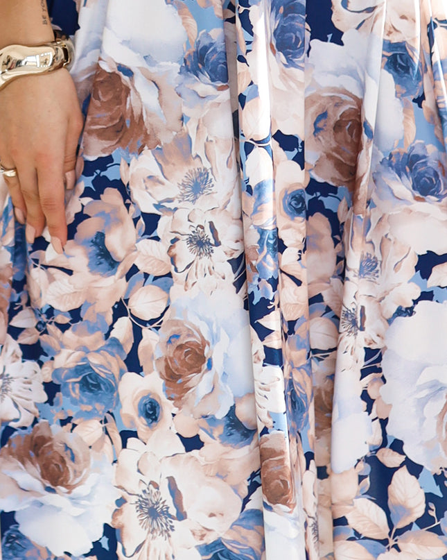 20163-6-MATILDE Feminines Kleid mit Ausschnitt und kurzen Ärmeln - beige und blaue Blumen-6