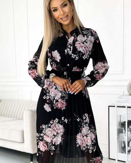 17874-1-449-3 CARLA Plissiertes Midikleid mit Knöpfen und langen Ärmeln - Rosen auf schwarzem Hintergrund-1