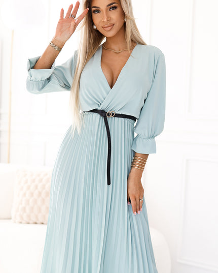 20059-6-SERENA Plissiertes Maxikleid mit Ausschnitt, Gürtel und 3/4-Ärmeln - Pastellsalbei-6