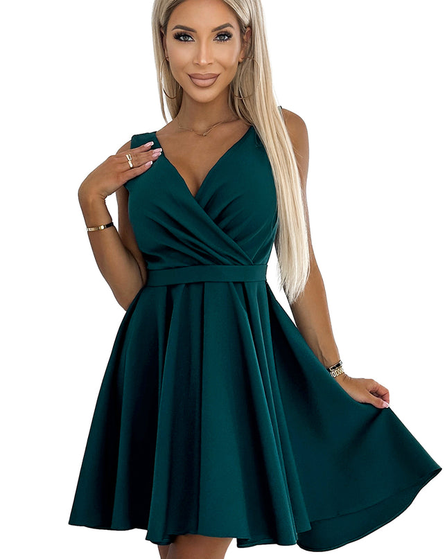 18404-7-478-3 MAYA Kleid mit längerem Rücken, Ausschnitt und Gürtel - Grün-7