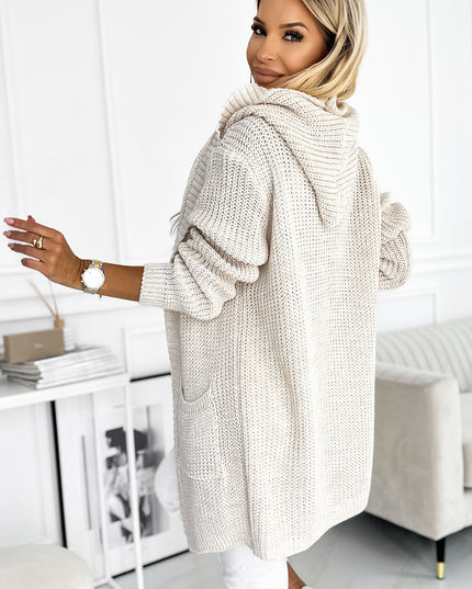 18303-3-488-1 Strickjacke - Umhang mit Kapuze, Taschen und Aufnäher - Beige-3
