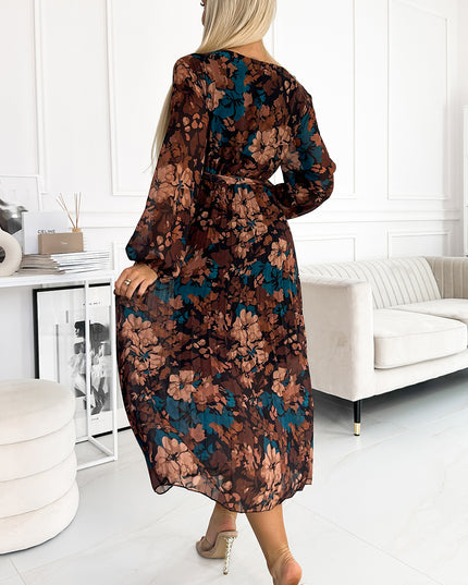 18753-3-519-2 Langes Kleid aus plissiertem Chiffon mit Ausschnitt, langen Ärmeln und Gürtel - braunblaue Blüten-3