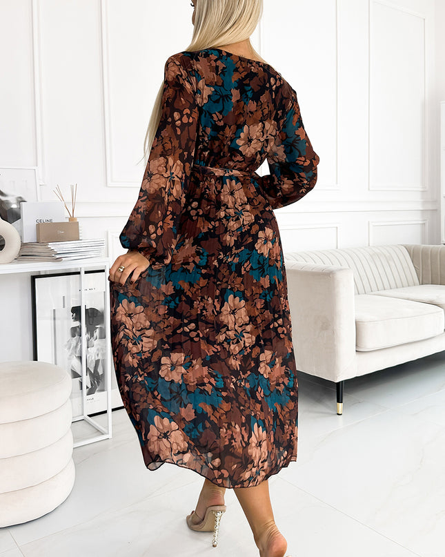 18753-3-519-2 Langes Kleid aus plissiertem Chiffon mit Ausschnitt, langen Ärmeln und Gürtel - braunblaue Blüten-3