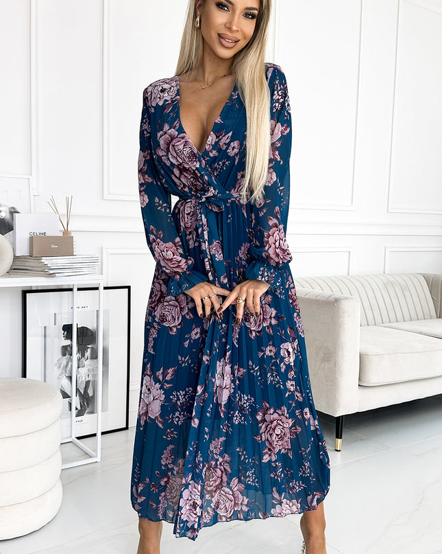 18803-1-519-3 Langes Kleid aus plissiertem Chiffon mit Ausschnitt, langen Ärmeln und Gürtel - Blau mit Blumen-1