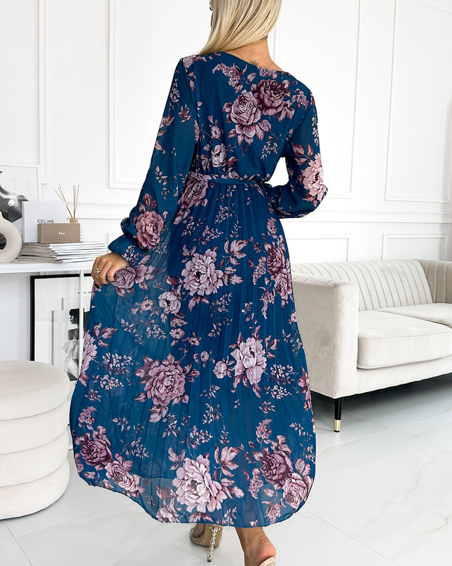 18803-3-519-3 Langes Kleid aus plissiertem Chiffon mit Ausschnitt, langen Ärmeln und Gürtel - Blau mit Blumen-3