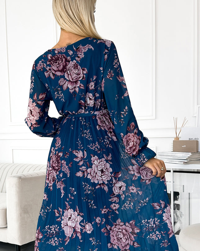 18803-5-519-3 Langes Kleid aus plissiertem Chiffon mit Ausschnitt, langen Ärmeln und Gürtel - Blau mit Blumen-5