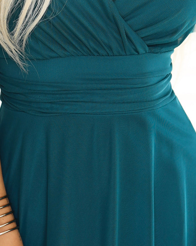 20162-6-NASTIA Langes Kleid mit Ausschnitt und kurzen Ärmeln - grün-6